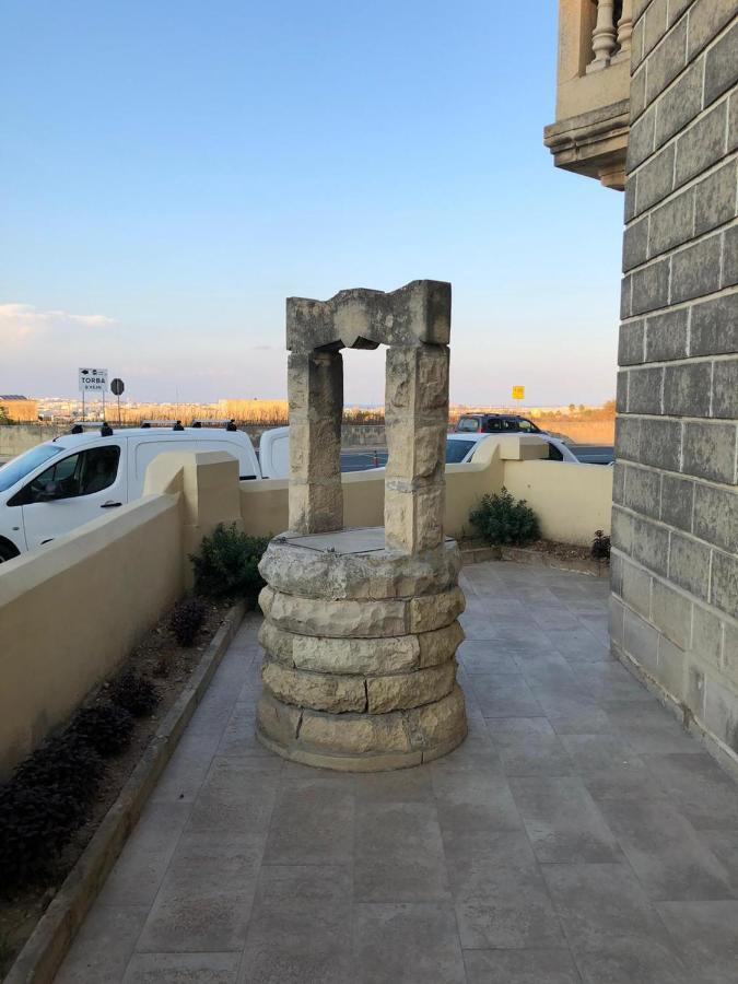 Oleander Butts Inn Żebbuġ Екстериор снимка