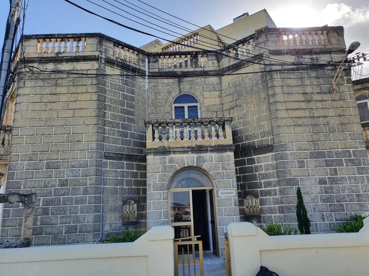 Oleander Butts Inn Żebbuġ Екстериор снимка