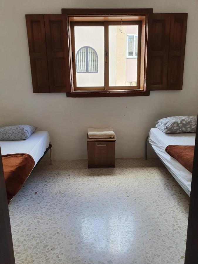 Oleander Butts Inn Żebbuġ Екстериор снимка